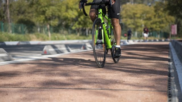 Une piste cyclable faite de dechets plastiques 1